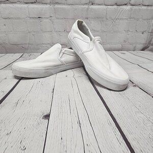 Woman's Vans Skateboarding Slip On Sneaker  - Size 7.5